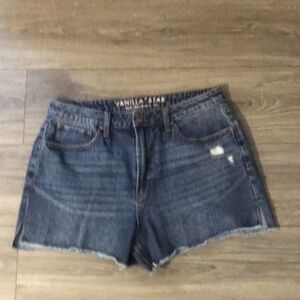 vanilla star high rise shortie‎ size 13 med wash slit sides raw edge hem